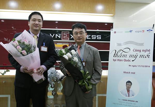 Giáo sư Kang Kyoung Jin và Bác sĩ Kobee Trần của BVTM Kangnam trong một buổi phỏng vấn trực tuyến