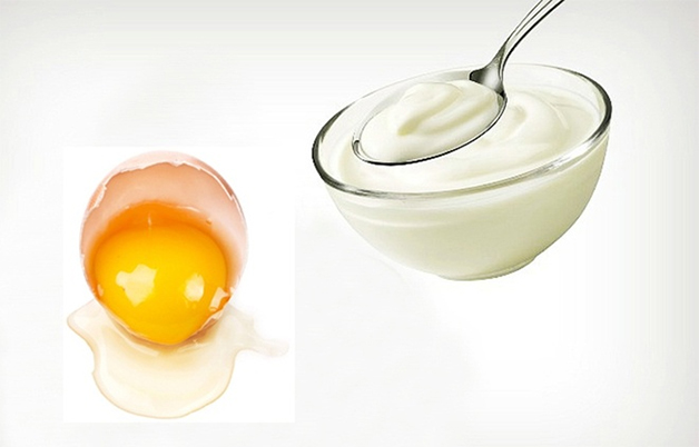 Đắp mặt nạ kết hợp giữa trứng gà và sữa chua