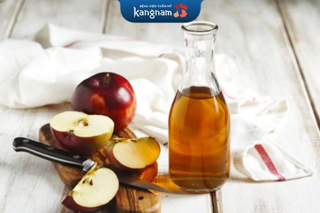 Acid acetic có trong giấm táo là yếu tố chủ yếu giúp loại bỏ hoàn toàn mùi hôi