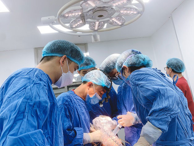 Bác sĩ phẫu thuật cho Phan Thị May chuyên sâu hàm mặt, thực hiện thành công hơn 2000 ca chỉnh hàm hô