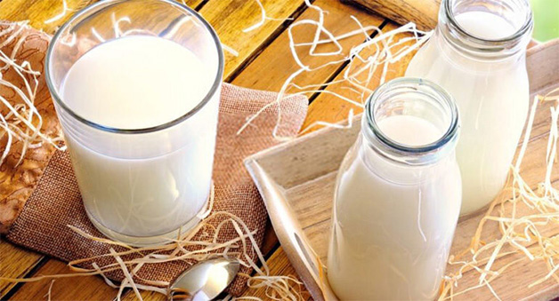 Kết hợp thêm bột cám gạo sẽ tăng hiệu quả trắng da từ sữa tươi