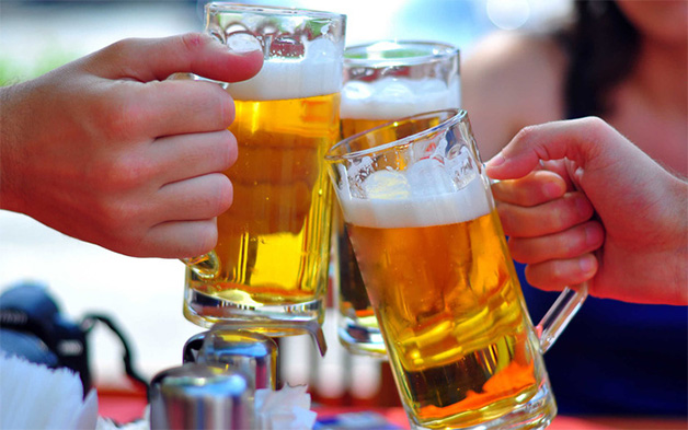 Kiêng và hạn chế rượu bia và các đồ uống có cồn sau khi phun môi