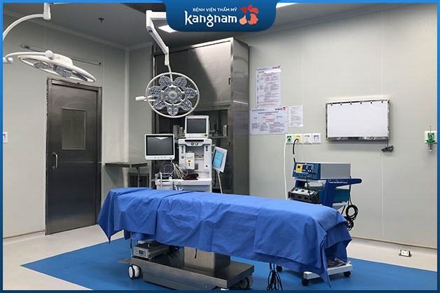 Hình ảnh phòng phẫu thuật vô trùng, đầy đủ máy móc hiện đại tại Bệnh Viện Kangnam