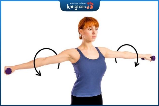 xoay cánh tay làm kích thích phát triển cơ vùng ngực