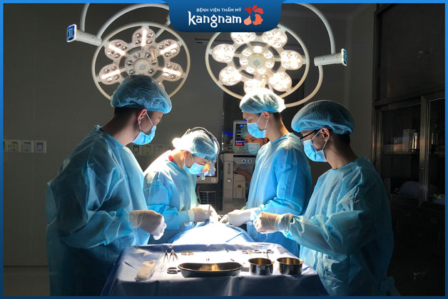 Toàn bộ quá trình lấy mỡ bọng mắt dưới Kangnam được thực hiện bởi đội ngũ bác sĩ tay nghề cao