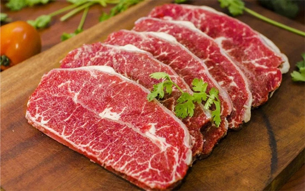 Thịt bò có thể làm môi bị thâm và để lại sẹo