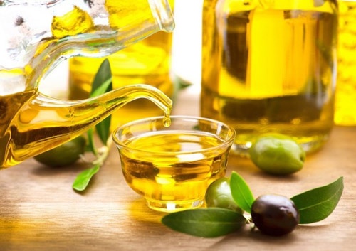 massage ngực bằng dầu dừa