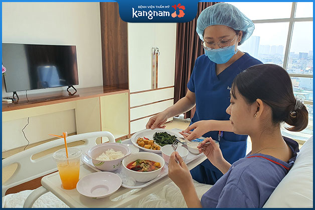 Chăm sau phẫu thuật căng da mặt nội soi ở Kangnam