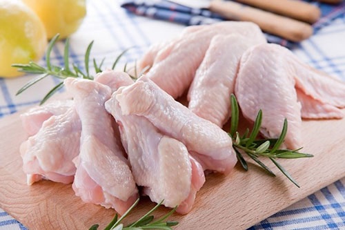 Thịt gà là thực phẩm cần kiêng để tránh để lại sẹo lồi trên lông mày mới xăm