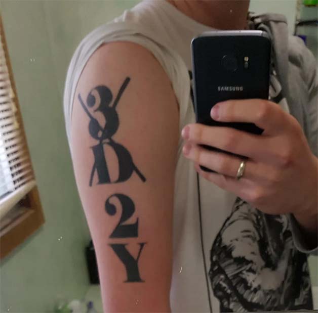 Tattoo trên cánh tay của luffy