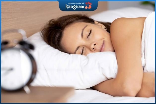 Luôn chú trọng tới chất lượng giấc ngủ để giảm thâm mắt