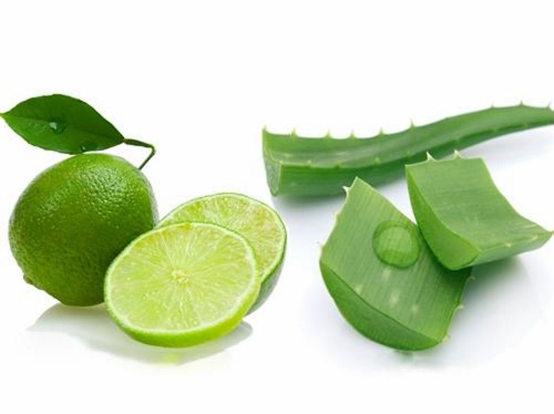 Lemon and aloe vera mixture helps skin be smooth
