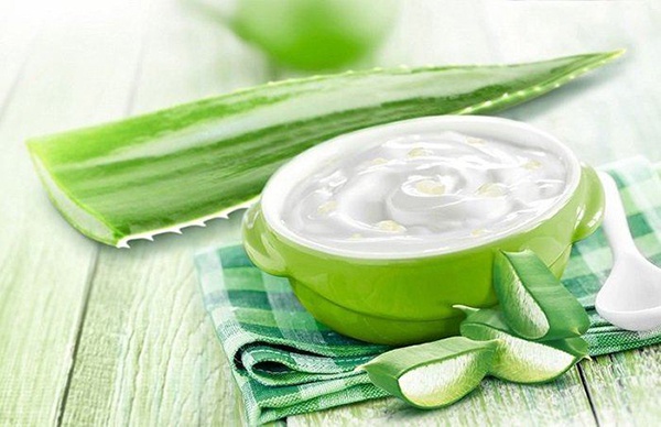 How to whiten skin with a simple aloe vera at home