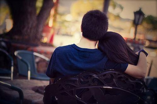 tướng số đàn bà mắt cười