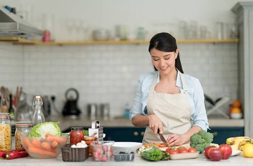 phụ nữ mắt cười
