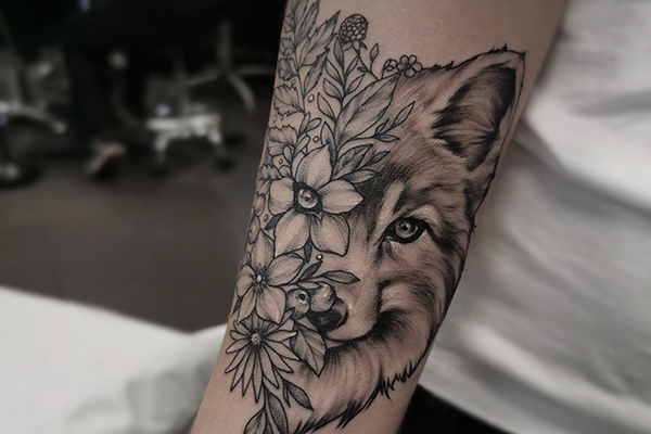 cáo và hoa tattoo