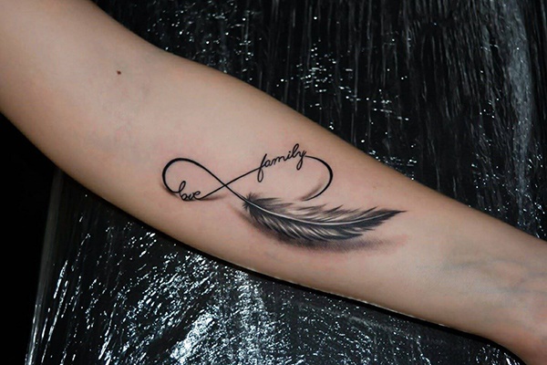 feather vô cực tattoo độc đáo