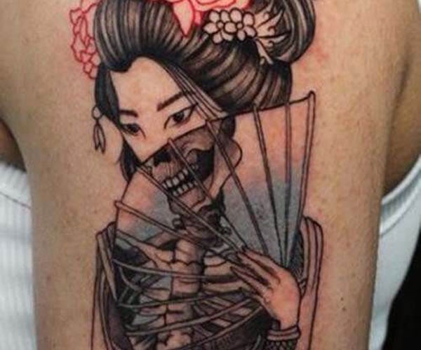 geisha cầm quạt tattoo