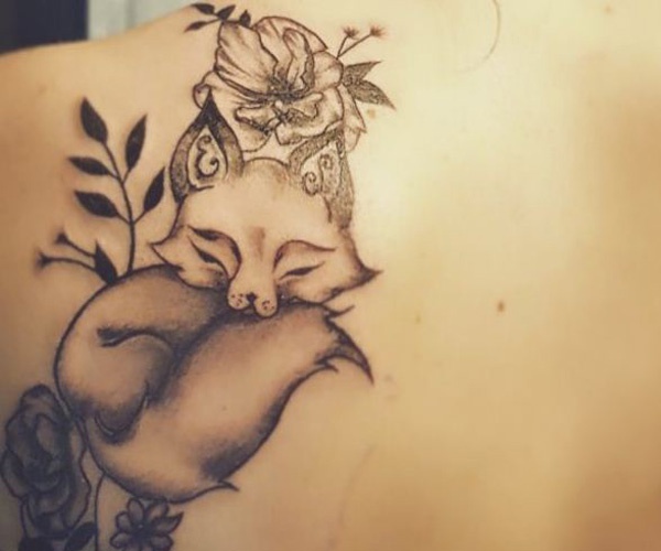hình tattoo hồ ly và hoa