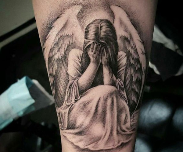 hình tattoo thiên thần khóc