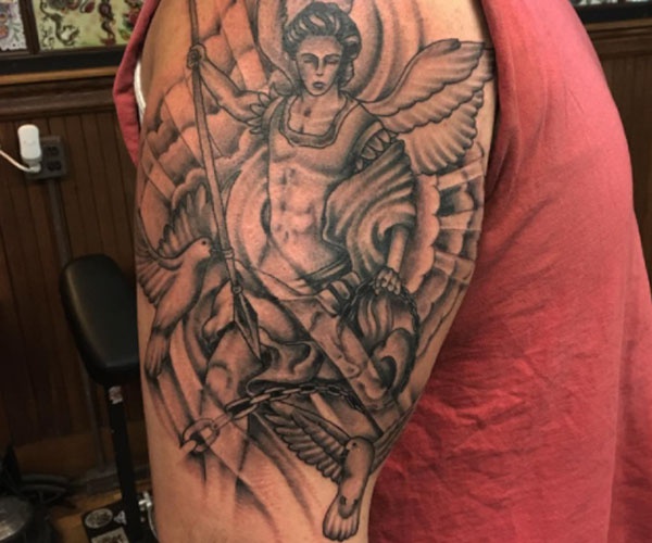 hình tattoo thiên thần michael