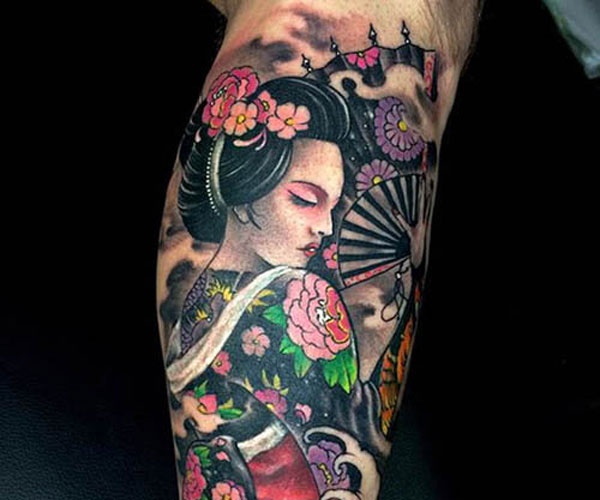 tattoo geisha cầm quạt