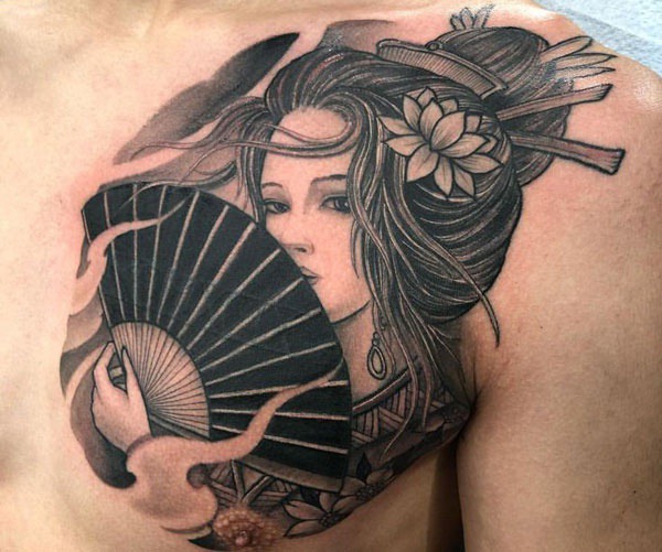 tattoo hình geisha cầm quạt