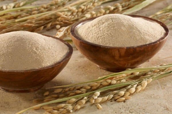 bột cám gạo làm sạch mụn hiệu quả