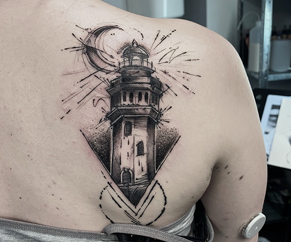 hải đăng mặt trăng tattoo độc đáo