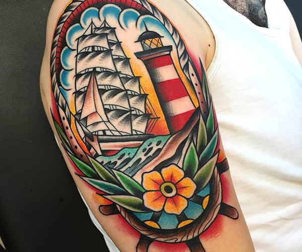 hải đăng và thuyền tattoo độc đáo