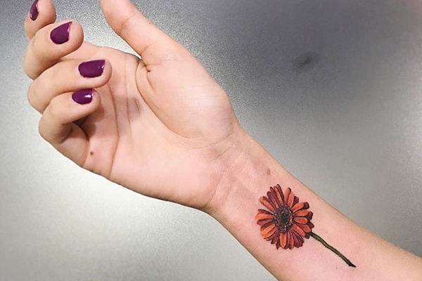 hoa cúc đồng tiền tattoo độc đáo