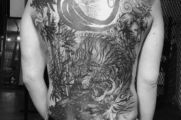tattoo cọp trong rừng ý nghĩa