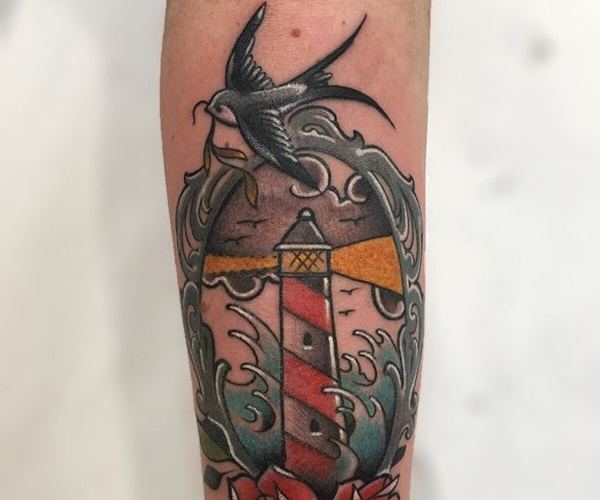 tattoo hải đăng chim én