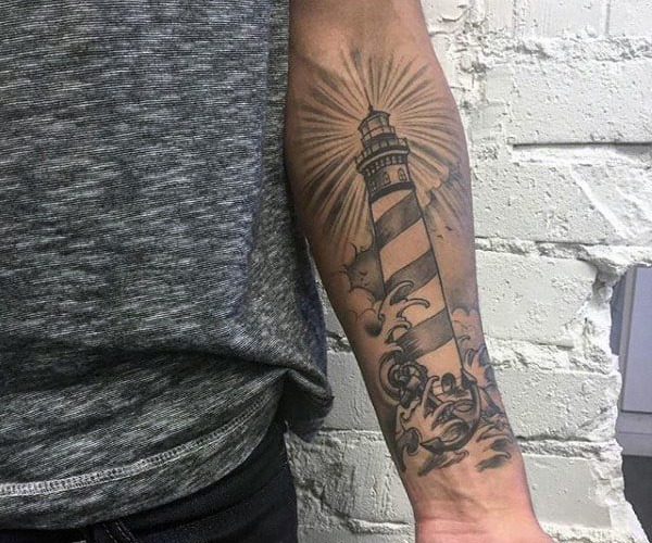 tattoo hải đăng trước sóng đẹp