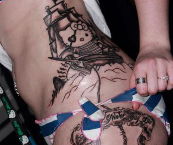 tattoo hello kitty cướp biển xinh