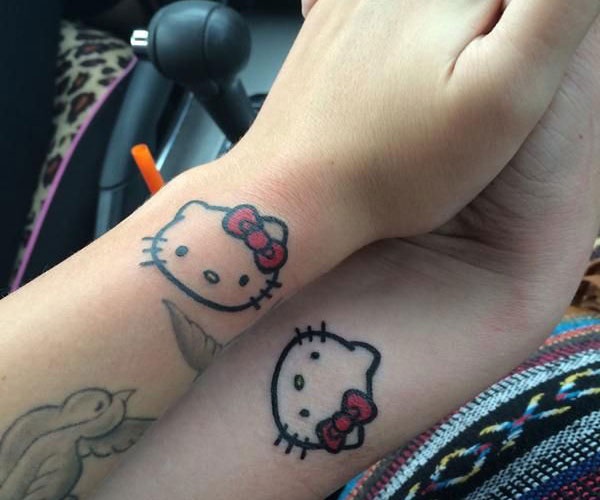 tattoo hello kitty đôi 