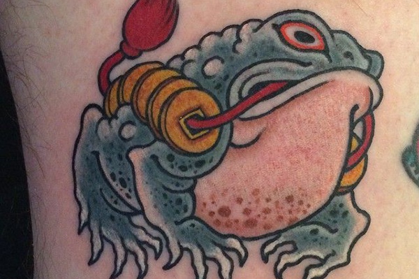 toad tattoo trên đùi ý nghĩa