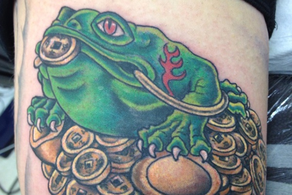 toad tattoo trên đùi