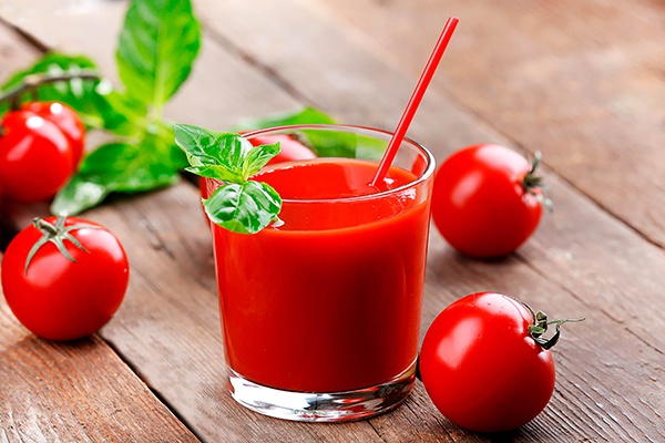 uống sinh tố cà chua