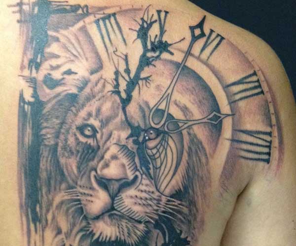 hình tattoo sư tử đồng hồ