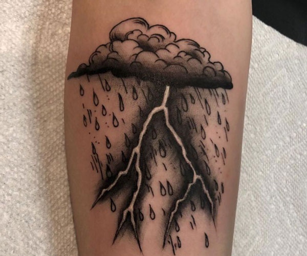 tattoo mây mưa bão