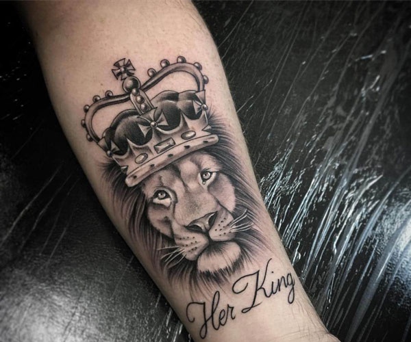 tattoo sư tử đội vương miện mini