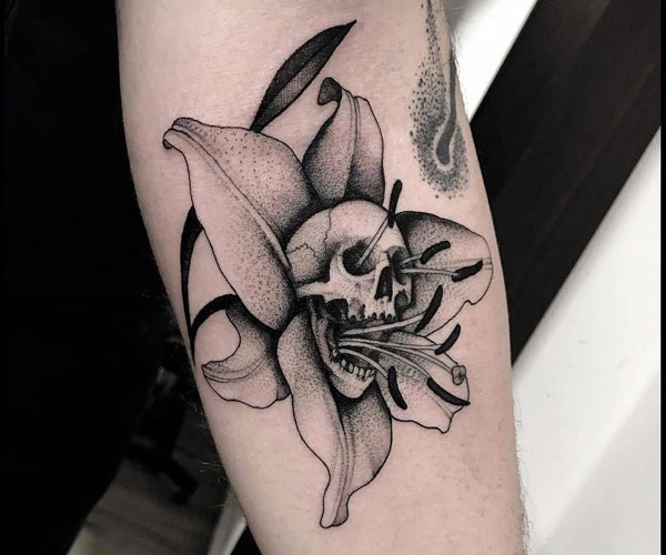 thần chết và hoa tattoo