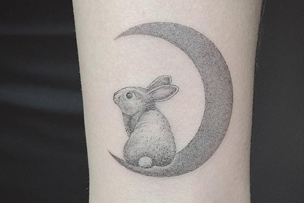 rabbit and moon tattoo đẹp