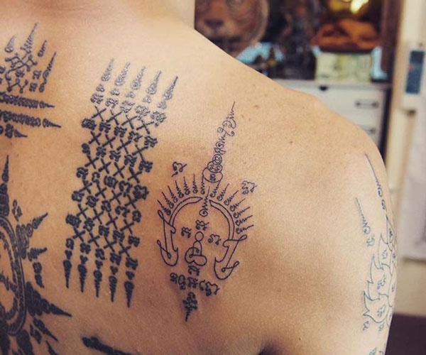tattoo hὶnh hoa vӑꞑ khmer