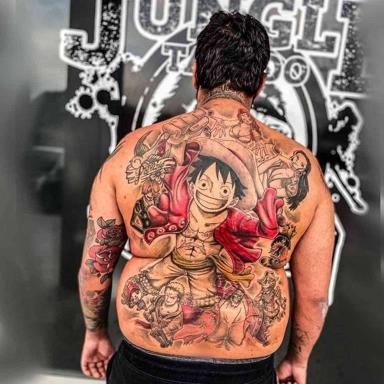 hình tattoo Luffy kín lưng