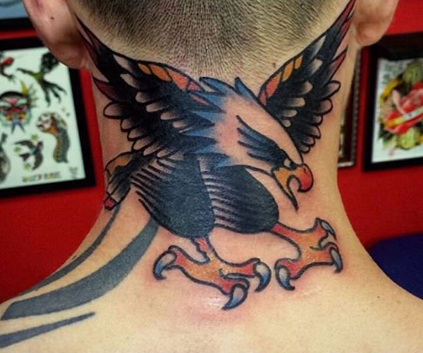 hình tattoo đại bàng sau gáy 