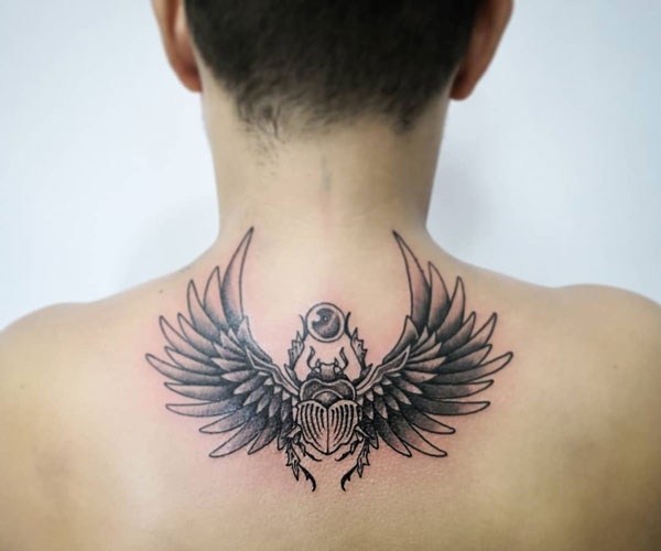 tattoo ᵭȏi cánh sau gáy 