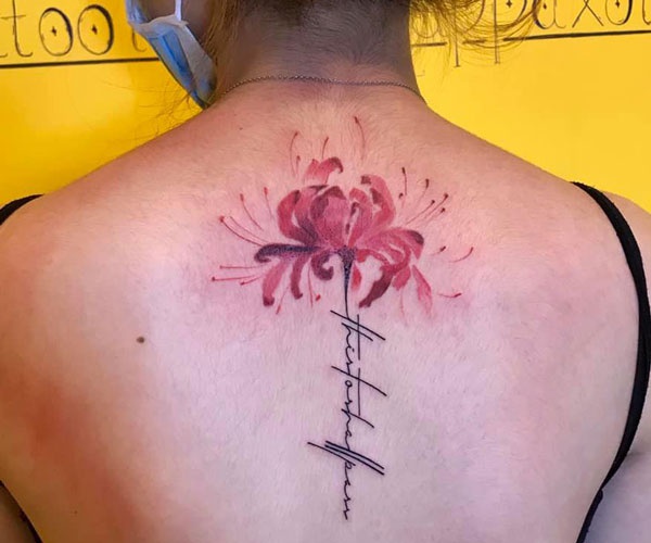 tattoo hoa bỉ ngạn sau gáy xinh