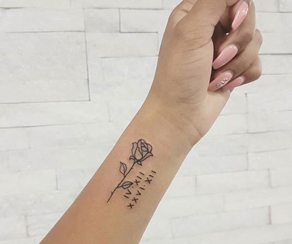 tattoo số la mã hoa hồng mini
